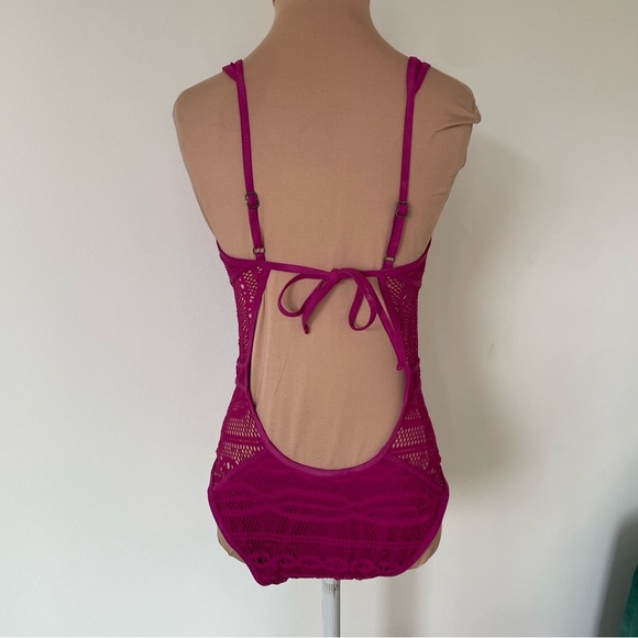 BECCA by Rebecca Virtue Color Play Fuchsia Crochet One Piece Swimsuit EUC Size L - Picture 5 of 10